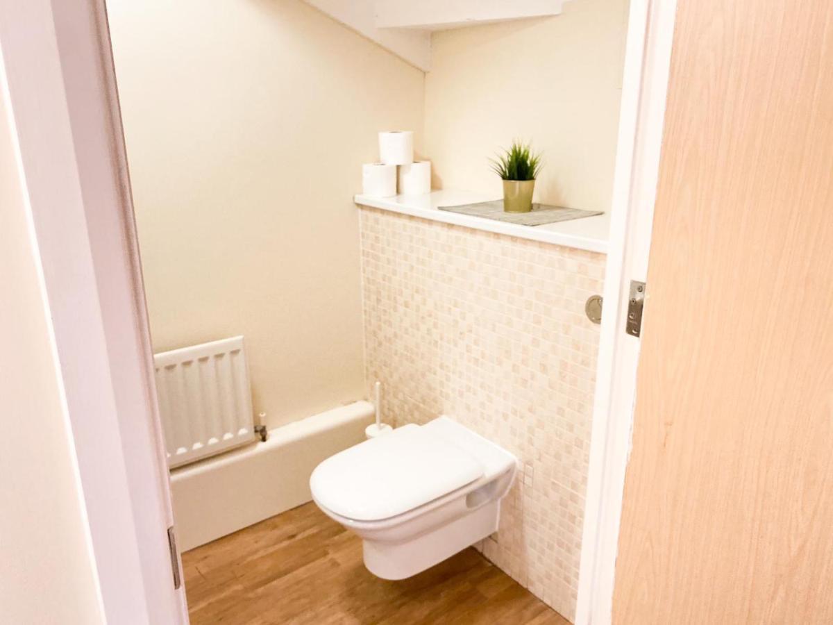 Tudors Esuites House City Centre Netflix เบอร์มิงแฮม ภายนอก รูปภาพ