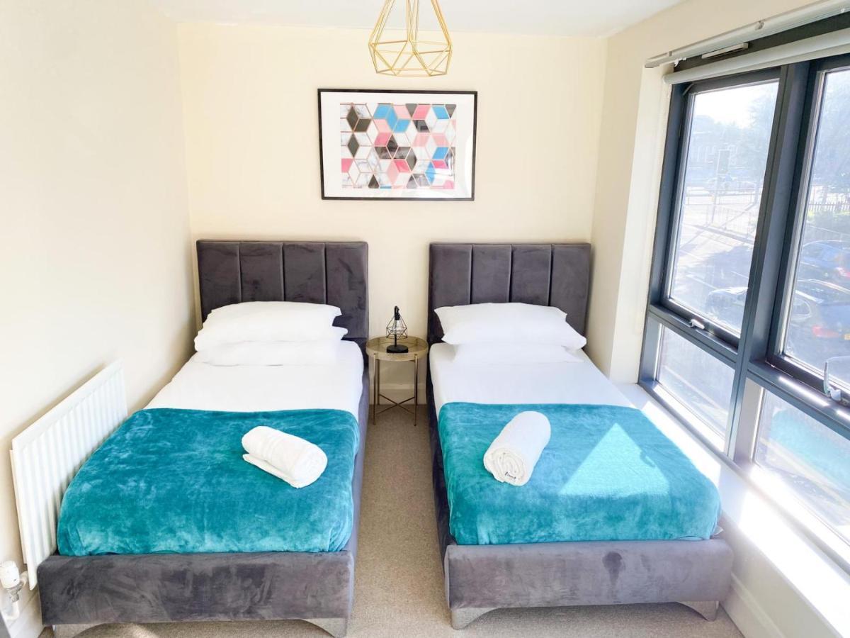 Tudors Esuites House City Centre Netflix เบอร์มิงแฮม ภายนอก รูปภาพ