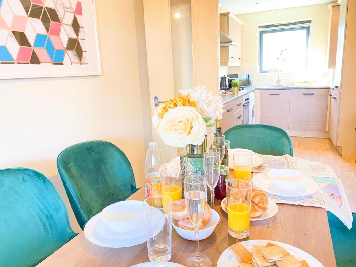 Tudors Esuites House City Centre Netflix เบอร์มิงแฮม ภายนอก รูปภาพ