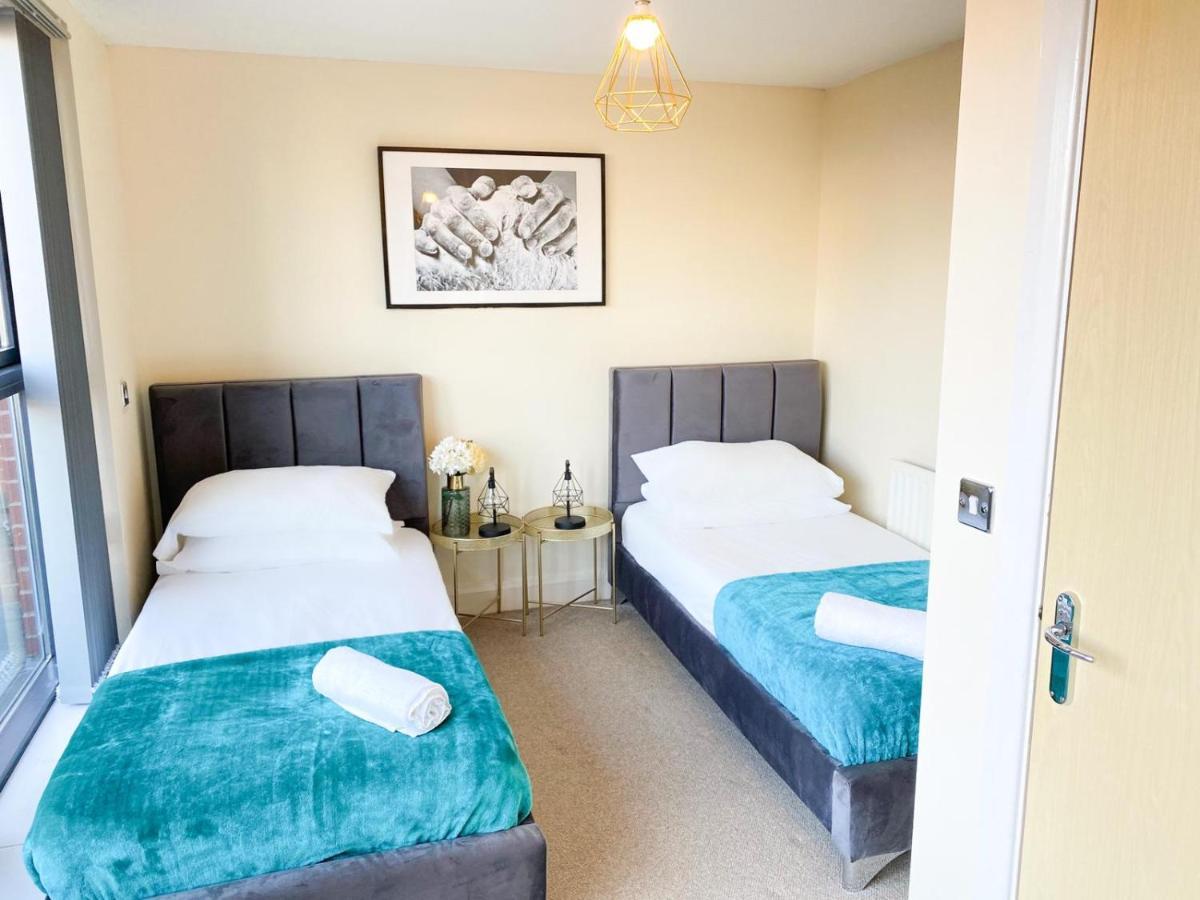 Tudors Esuites House City Centre Netflix เบอร์มิงแฮม ภายนอก รูปภาพ